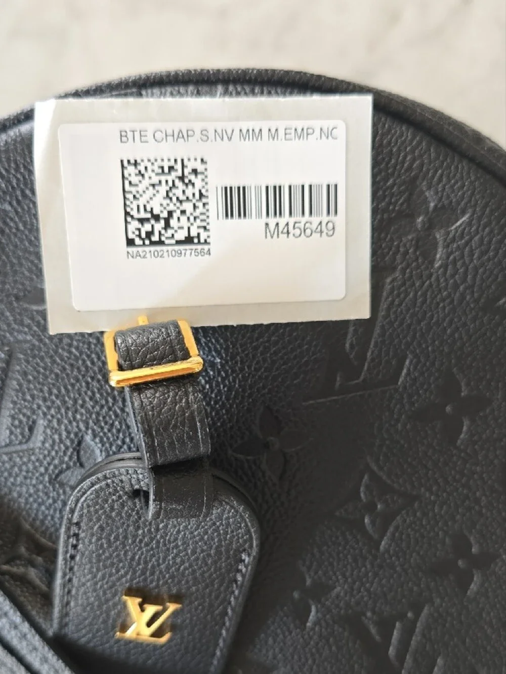 Louis Vuitton compact round